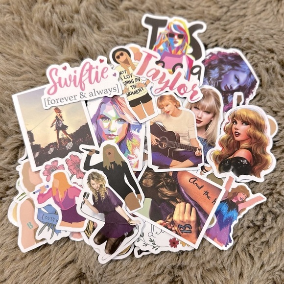 Taylor Swift Eras Tour Fannypack + Bracelets - Picture 9 of 9